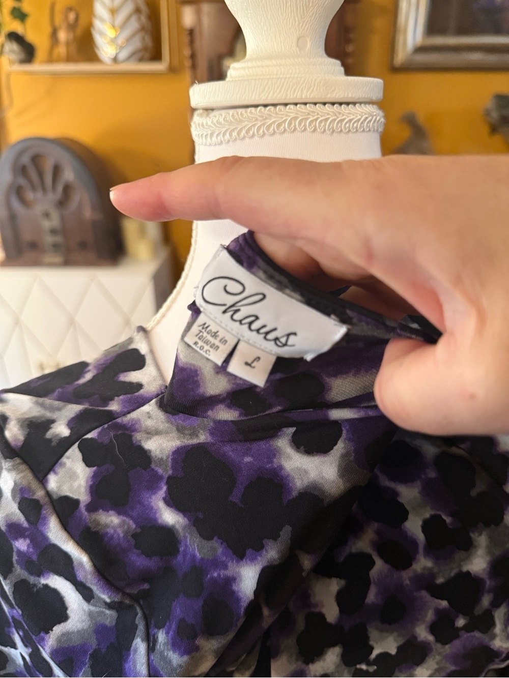 Chaus size L - Picture 4 of 4